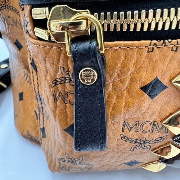 MCM
COGNAC MCM VISETOS STARK
STUDDED BACKPACK MEDIUM - Picture 16 of 16